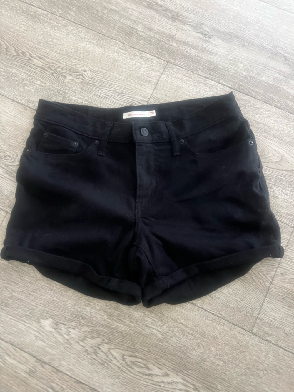 Women’s Levi’s mid length shorts